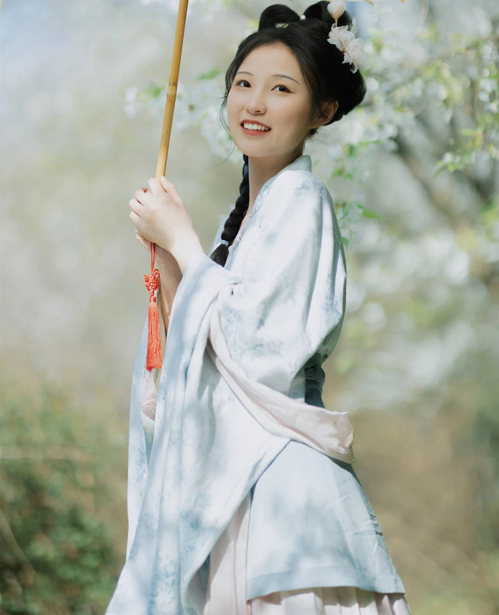 View - YITUYU 艺图语 - Art Language  2023.08.23 樱花树上的少女 折子语 阿语